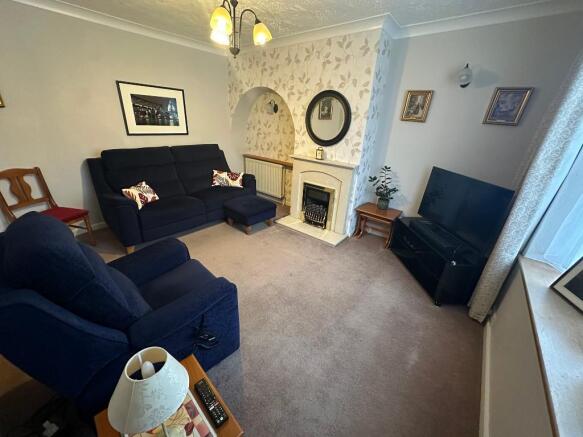 LIVING ROOM 15' x 11'8