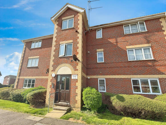 TWO BEDROOM TOP FLOOR FLAT TO RENT