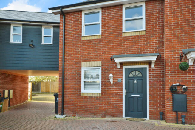 THREE BEDROOM HOUSE TO RENT