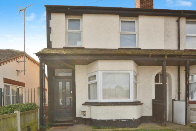 THREE/ FOUR BEDROOM END TERRACED HOUSE TO RENT