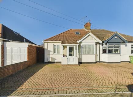 Hazel Gardens, Grays, RM16