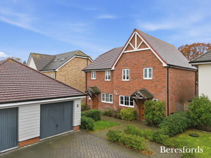 Lister Close, Felsted, CM6