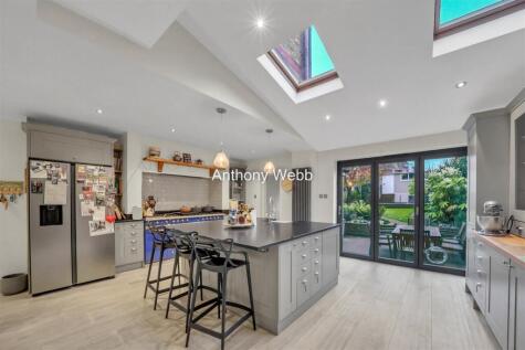 Cranley Gardens, Palmers Green, N13