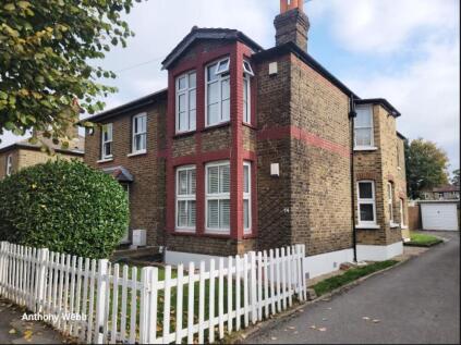 Second Avenue, Enfield, EN1