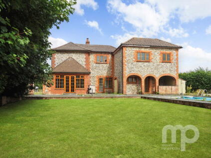 Snetterton North End, Snetterton, Norwich, NR16 2LD