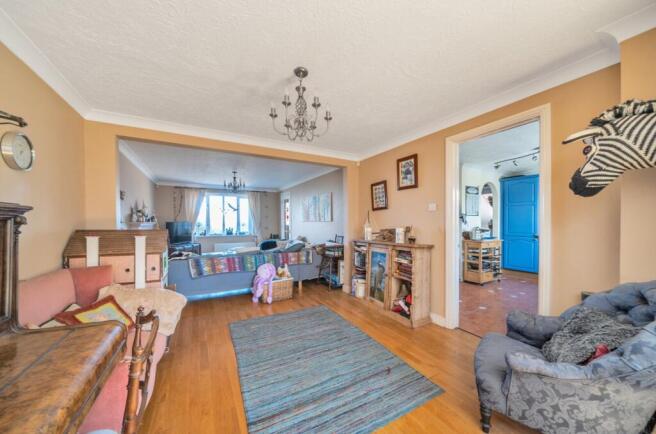 Sitting Room/Dining Area