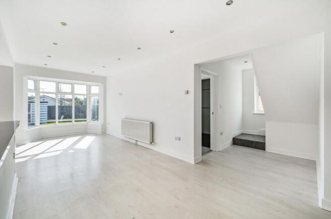 Open plan living area & kitchen