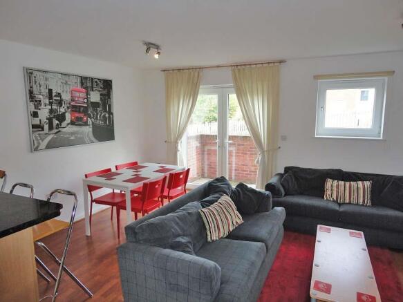 four-bed-student-property-norfolk-park (12).jpg