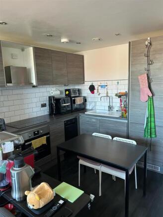 Kitchen 2.jpg