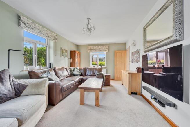 Saxton Mee 2 Whitecross Avenue 415.jpg