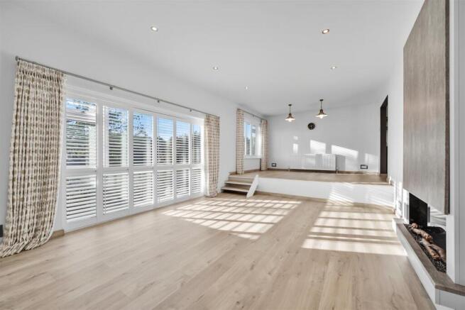 Saxton Mee  14 Castle Mount Crescent 0053.jpg