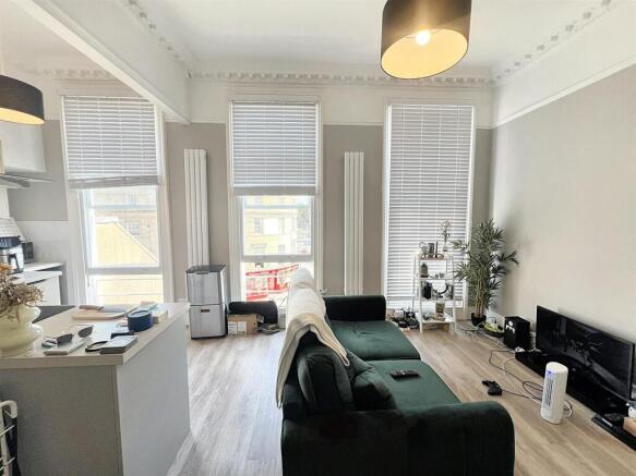 Kitchen/Lounge