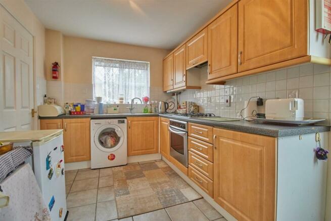 FITTED DINING KITCHEN TO FRONT