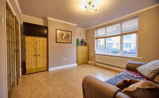 FRONT LOUNGE