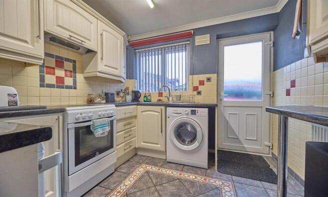 Side Fitted Kitchen