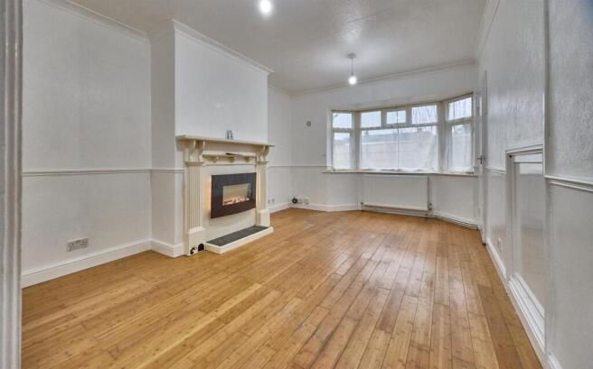 FRONT LOUNGE