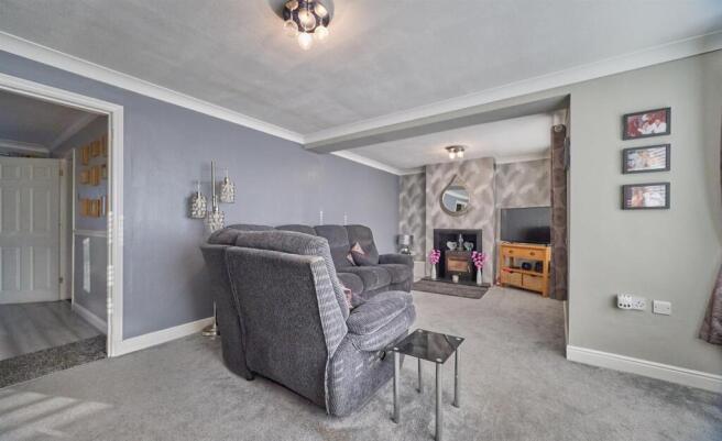 Extended Front Lounge
