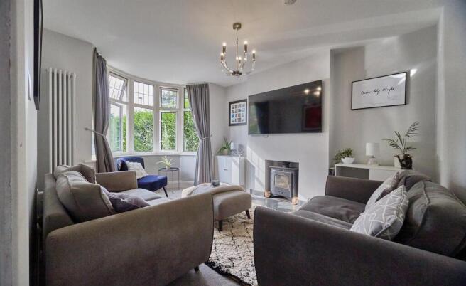 FRONT LOUNGE