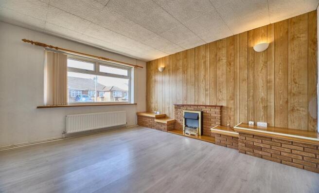 LOUNGE TO FRONT