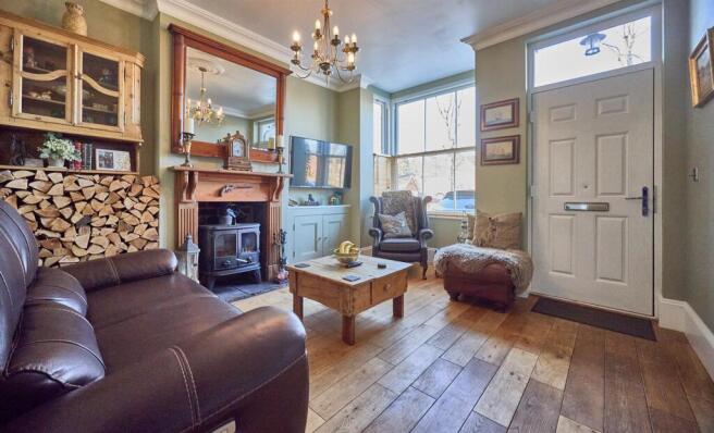 FRONT LOUNGE
