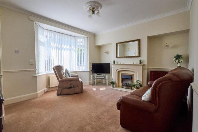 FRONT LOUNGE