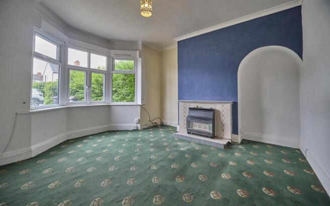 LOUNGE TO FRONT