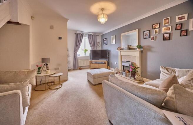 FRONT LOUNGE