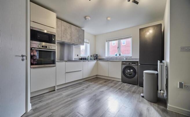 Fitted dining kitchen area to front