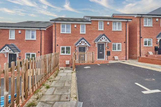 Waterfall Close Barlestone 17.png