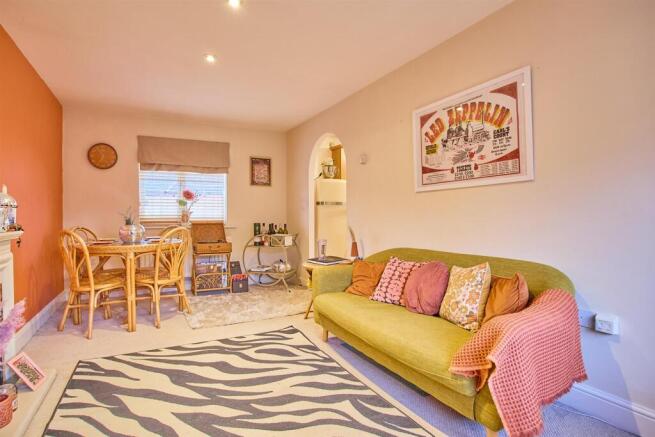 Applebees Meadow, HK 10.jpg