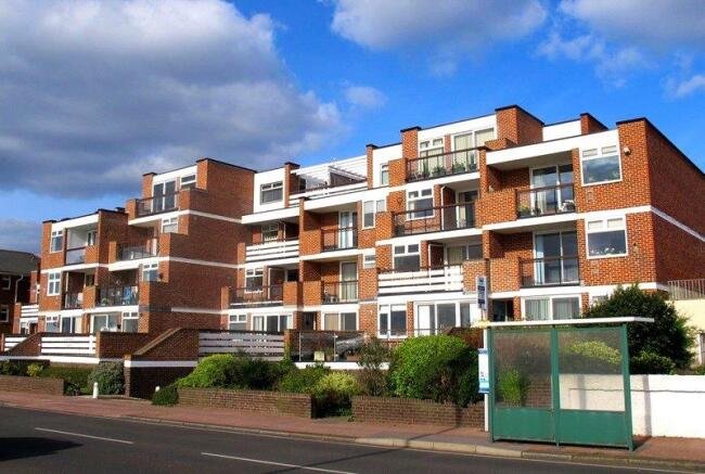 2-bedroom-apartment-for-sale-in-arismore-court-lee-on-the-solent