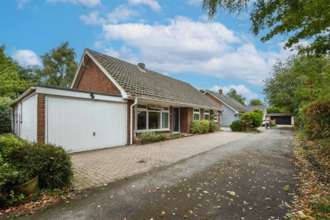 Dealtree Close, Hook End, Brentwood