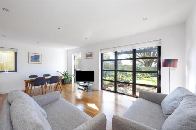 Sitting/Dining Room