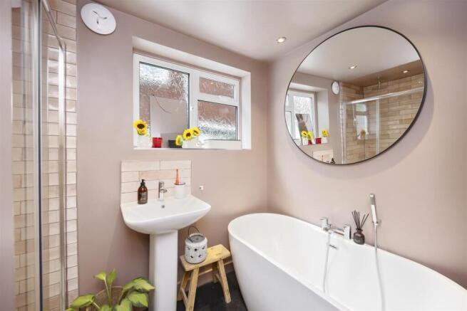 G/f Bath/Shower Room/WC