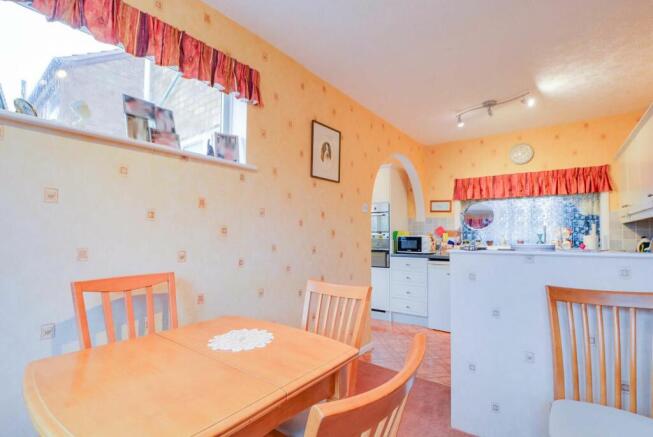 L-Shaped Dining Kitchen