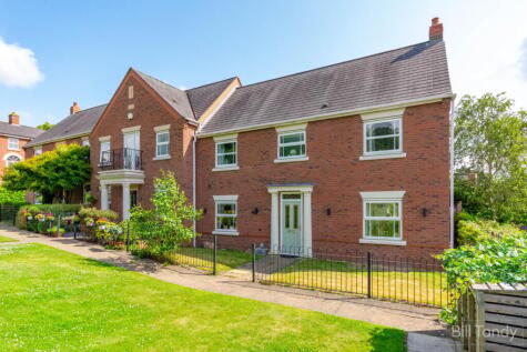 Selwyn Road, Burntwood, WS7