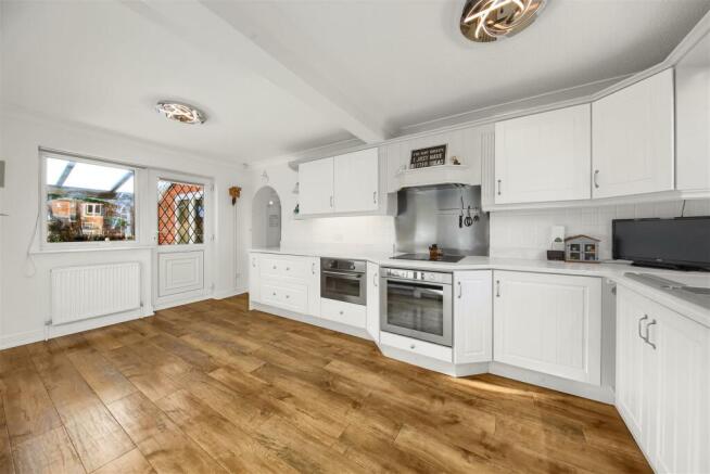 2 Kitchen.jpg