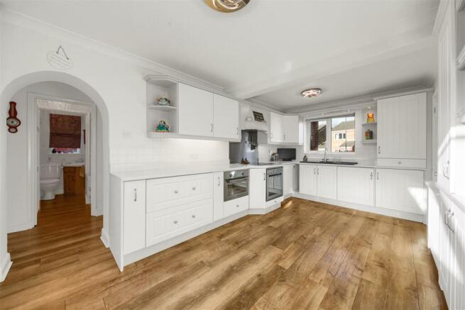 3 Kitchen.jpg