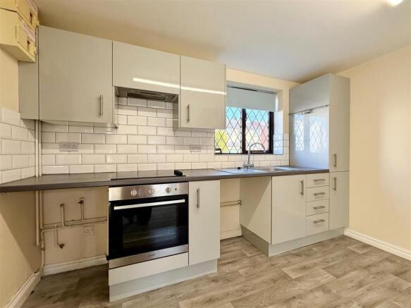 Kitchen (1).jpg