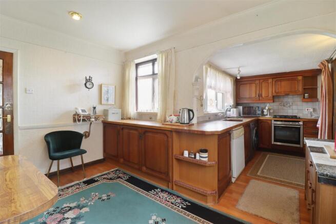 2 Kitchen.jpg