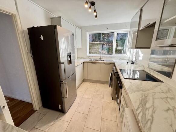 7 Hillside Court ...