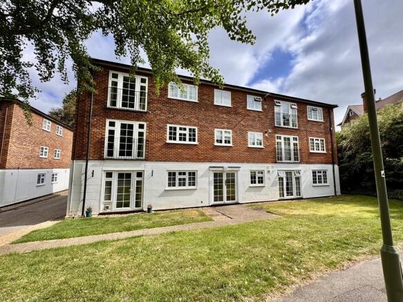 17 Freshborough C...