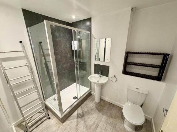 19b Woodbridge Ro...