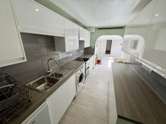 19b Woodbridge Ro...