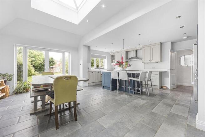Kitchen/Dining Area