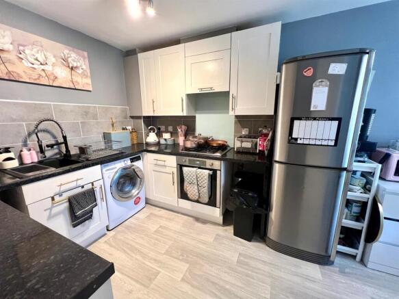 Kitchen 2.jpg