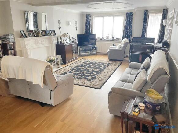 53_CrownRoad_Ilford_IG61NN (10).jpg