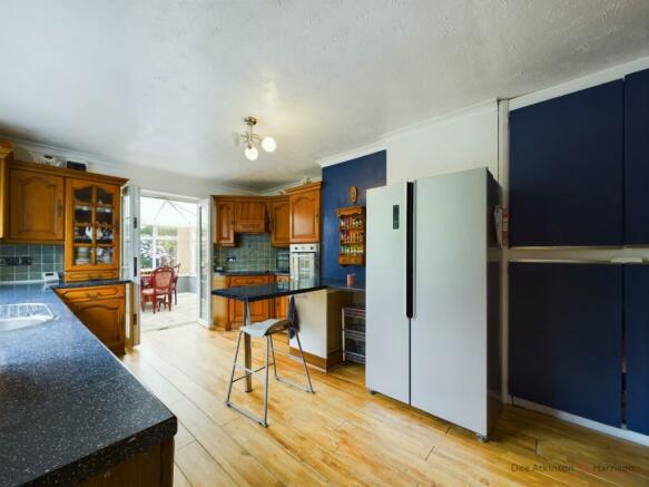 Kitchen/Breakfast Area