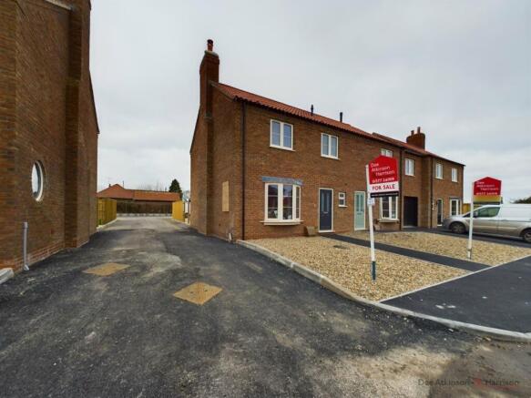 3 Bedroom End Terrace House - For Sale