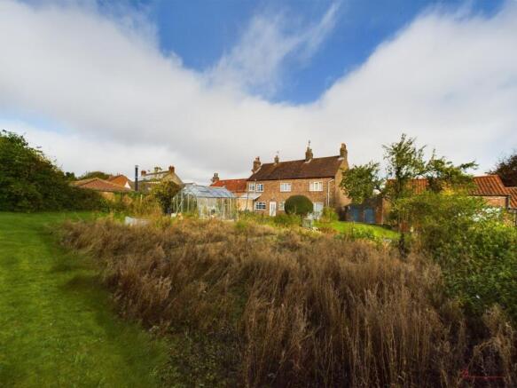 3 Bedroom End-Terrace House - For Sale